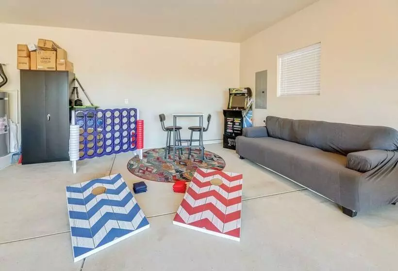 Family Friendly Florence Home: 3 Mi To The Coast!