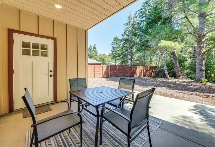 Family Friendly Florence Home: 3 Mi To The Coast!