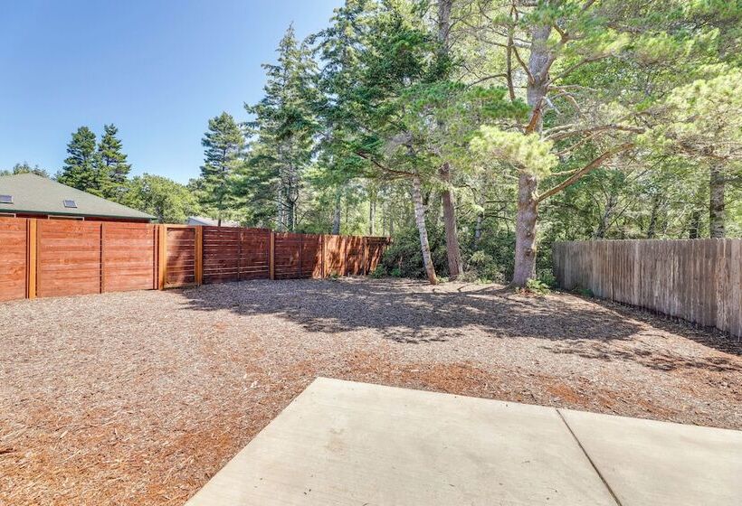 Family Friendly Florence Home: 3 Mi To The Coast!