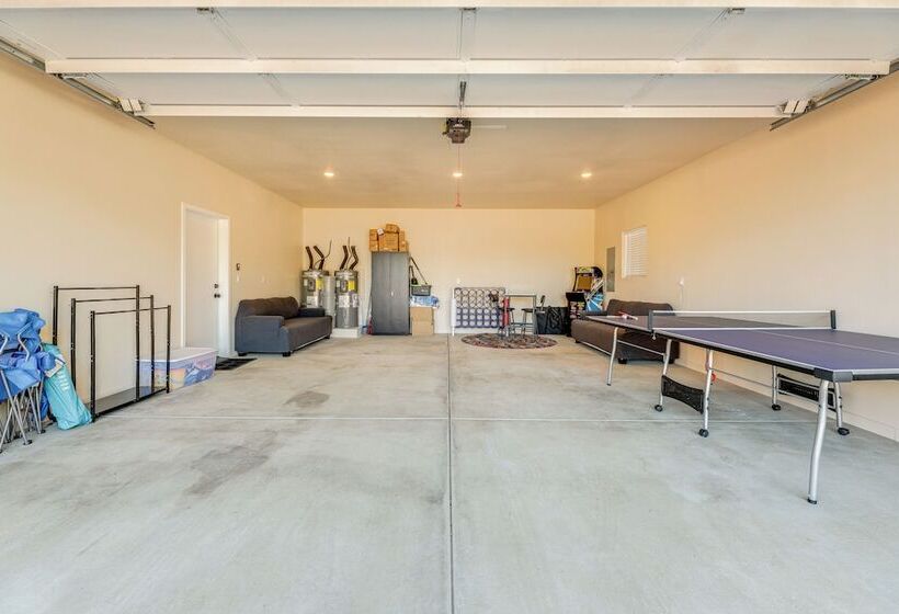 Family Friendly Florence Home: 3 Mi To The Coast!