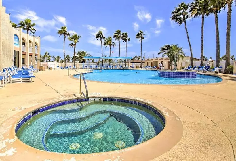 5 Mi To Beaches: Sunny Port Isabel Golf Retreat