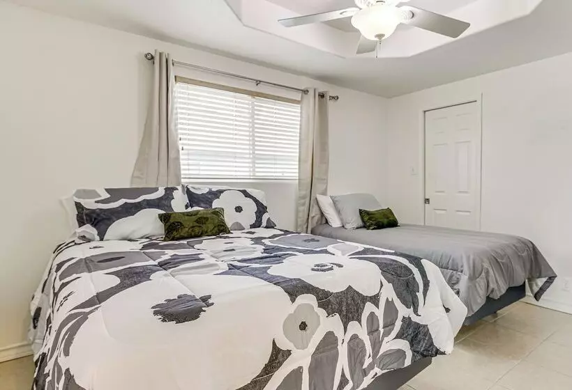 5 Mi To Beaches: Sunny Port Isabel Golf Retreat