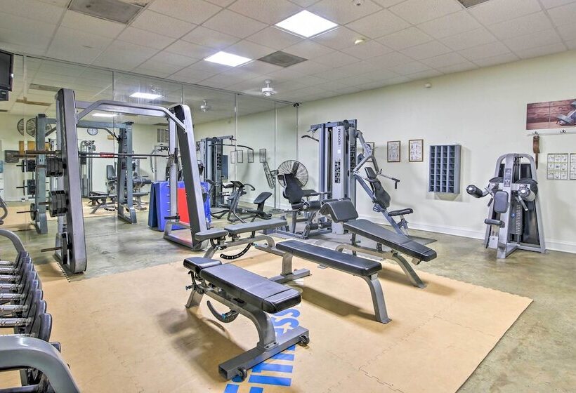 5 Mi To Beaches: Sunny Port Isabel Golf Retreat