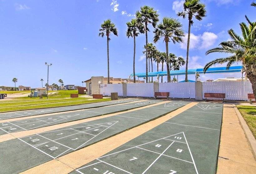 5 Mi To Beaches: Sunny Port Isabel Golf Retreat