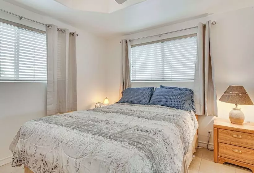 5 Mi To Beaches: Sunny Port Isabel Golf Retreat