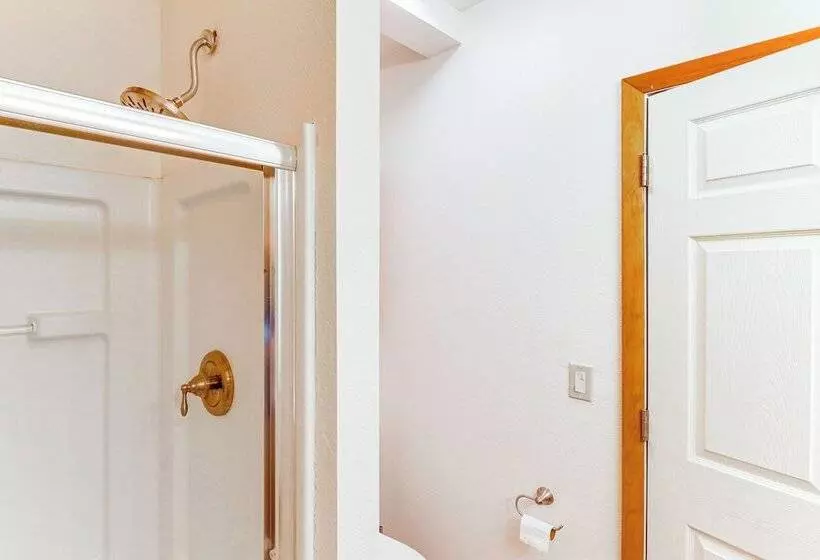 Walk To Rainbow Lake: Cabin W/ Game Room & Yard