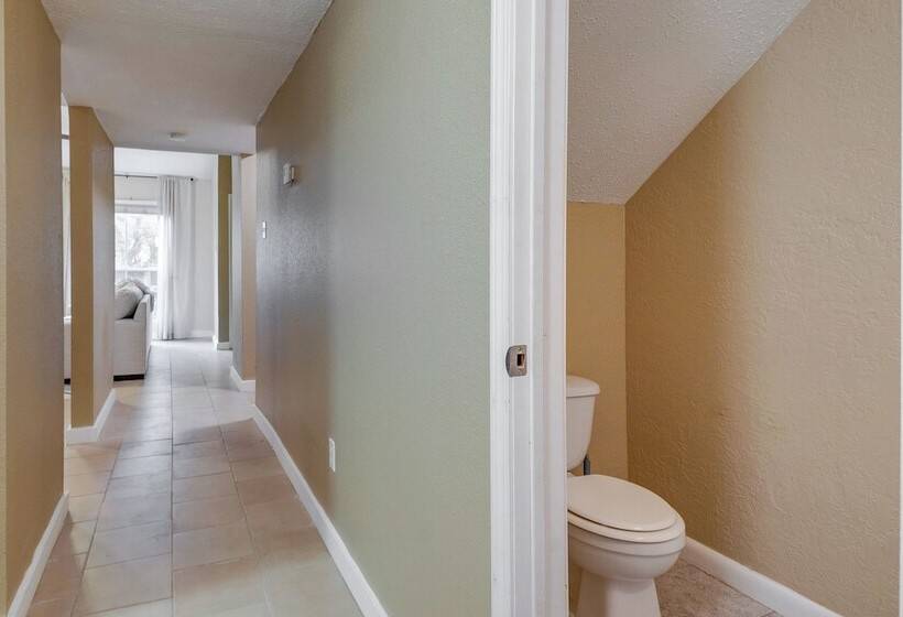 College Station Gem W/ Pool Access Near University