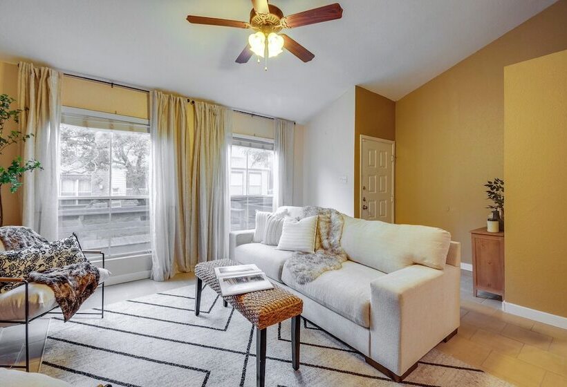 College Station Gem W/ Pool Access Near University
