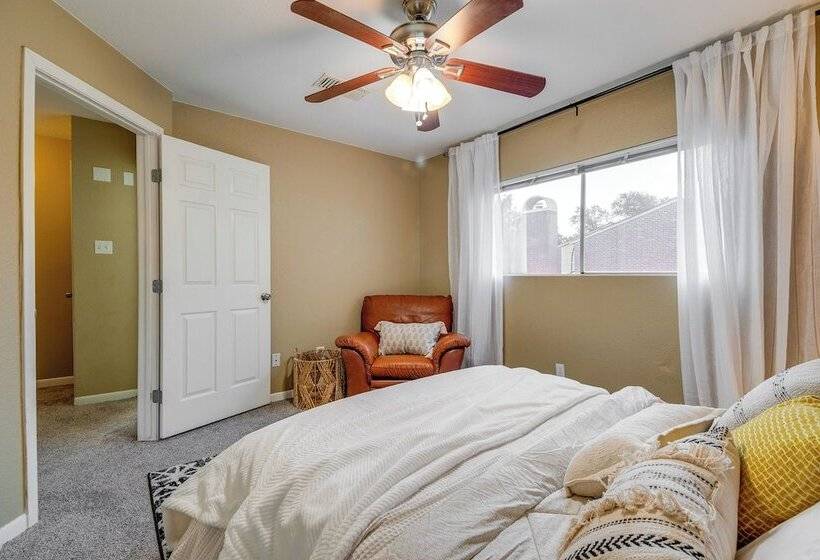 College Station Gem W/ Pool Access Near University