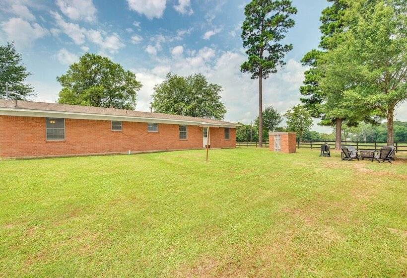Cozy De Kalb Home W/ Grill On 100 Acres!