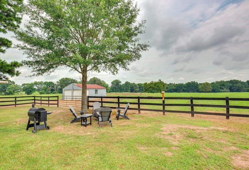 Cozy De Kalb Home W/ Grill On 100 Acres!
