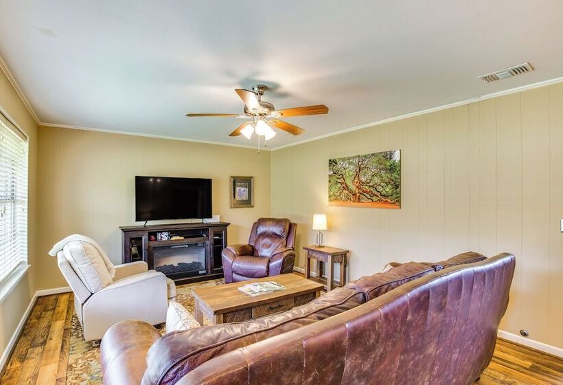 Cozy De Kalb Home W/ Grill On 100 Acres!