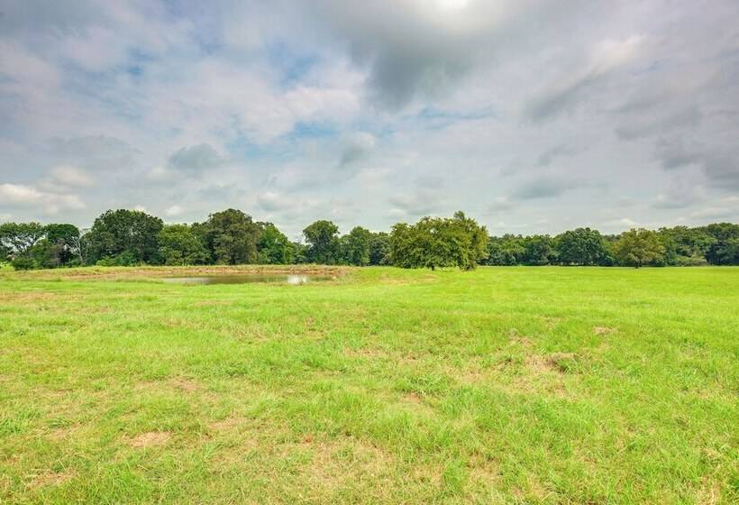 Cozy De Kalb Home W/ Grill On 100 Acres!