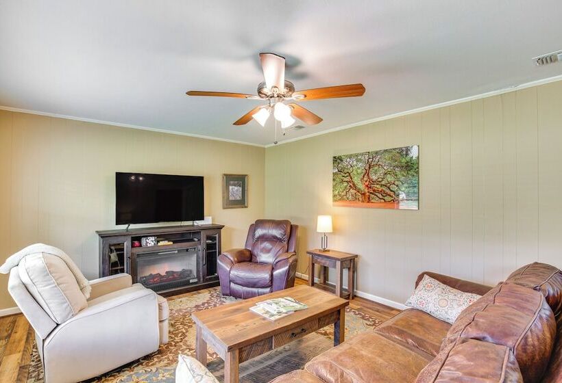 Cozy De Kalb Home W/ Grill On 100 Acres!