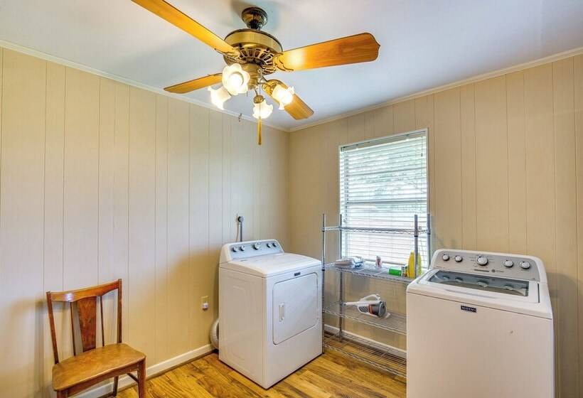 Cozy De Kalb Home W/ Grill On 100 Acres!