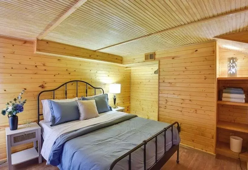 Lakefront Jones Cabin W/ Private Dock & Game Room!