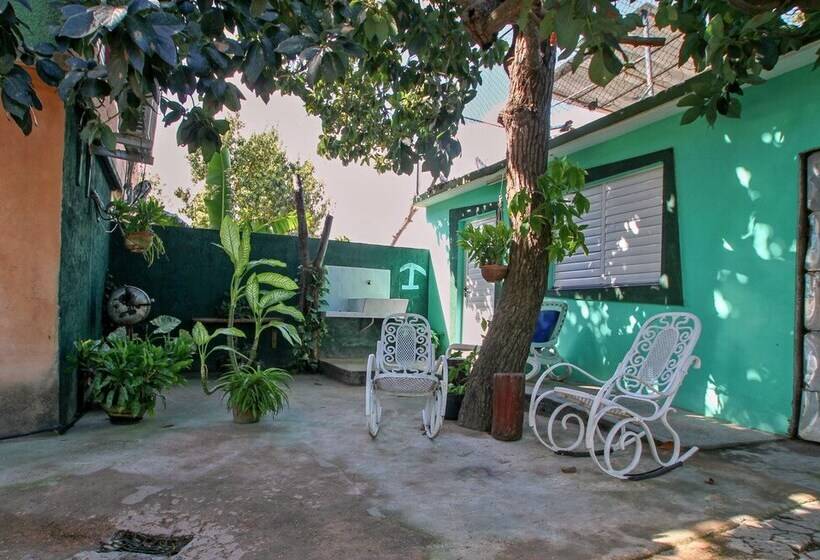 پانسیون Hostal Mar Y Sol