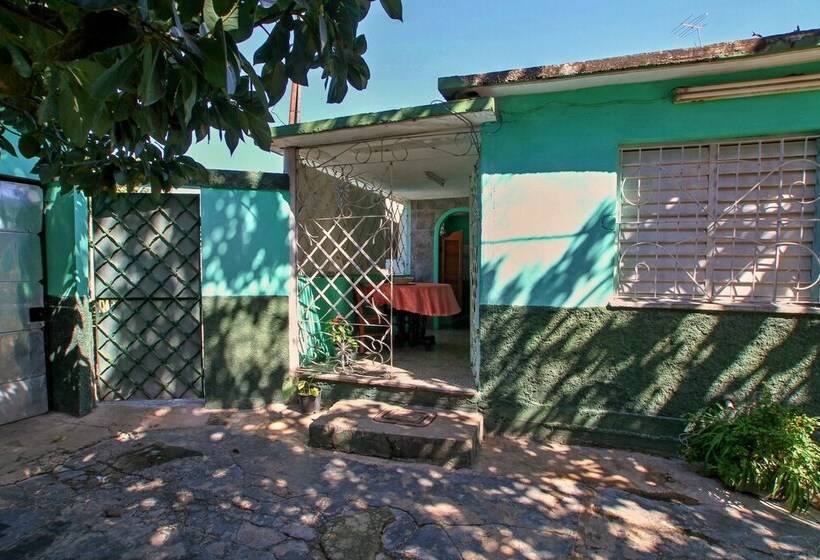 پانسیون Hostal Mar Y Sol