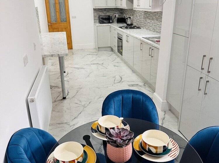 דירת נופש Chaucer House Retreat   Leicester