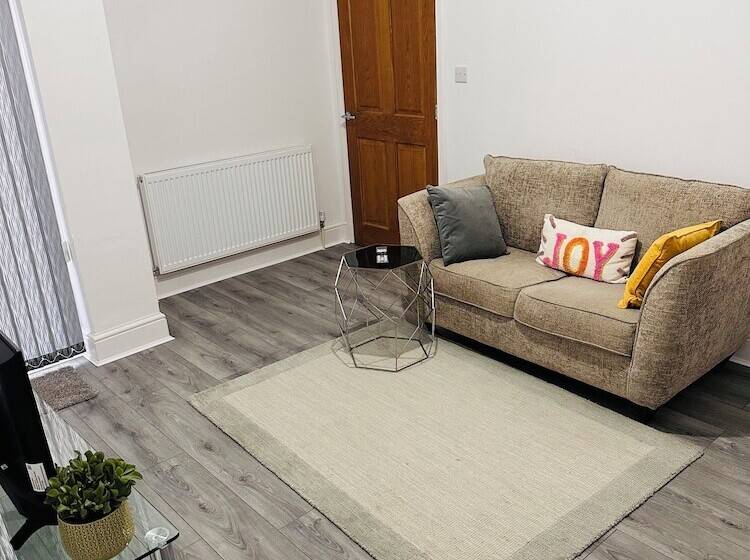 דירת נופש Chaucer House Retreat   Leicester