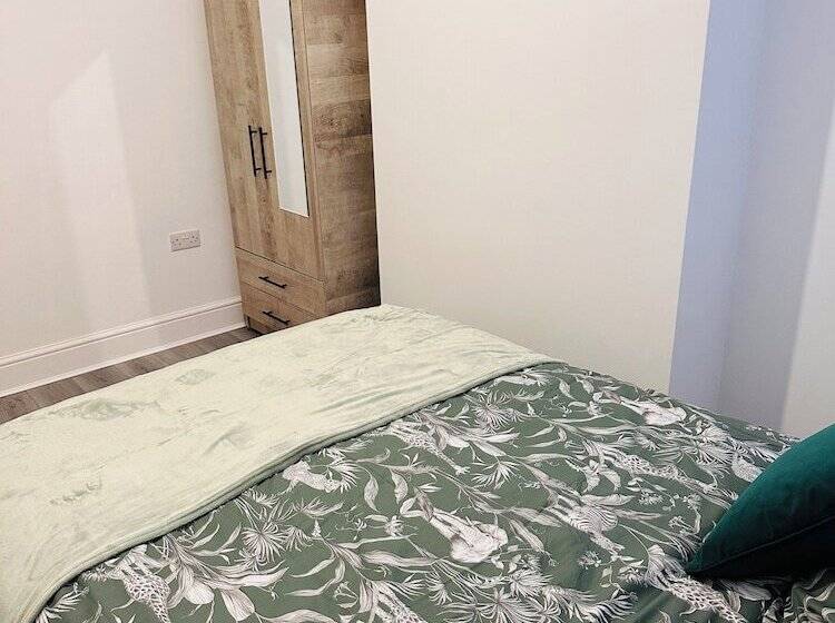 דירת נופש Chaucer House Retreat   Leicester