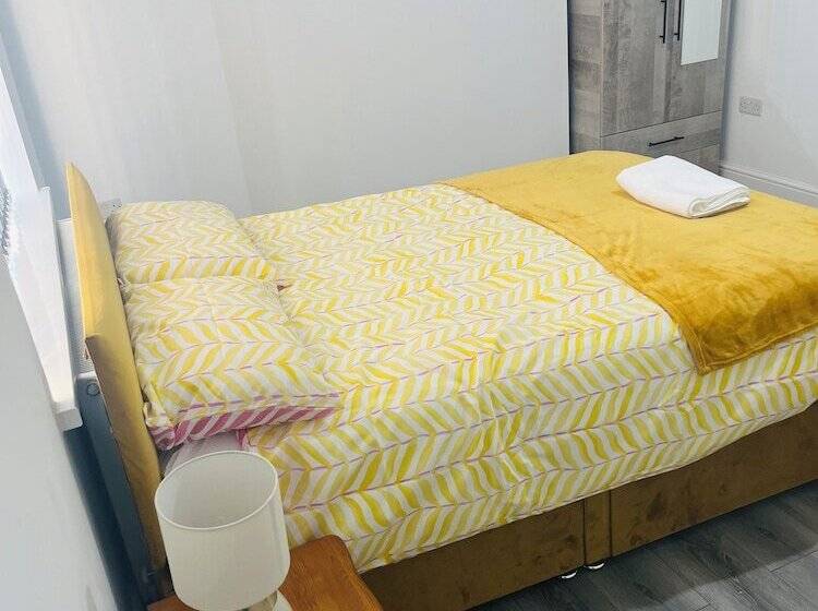 דירת נופש Chaucer House Retreat   Leicester