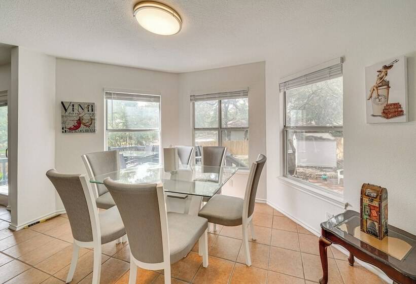 Spacious Home W/ Deck Near San Antonio Aquarium!