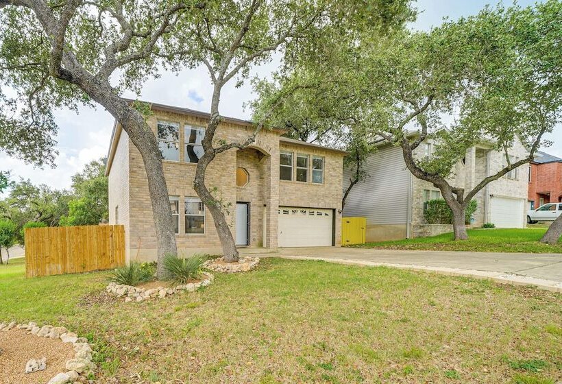 Spacious Home W/ Deck Near San Antonio Aquarium!