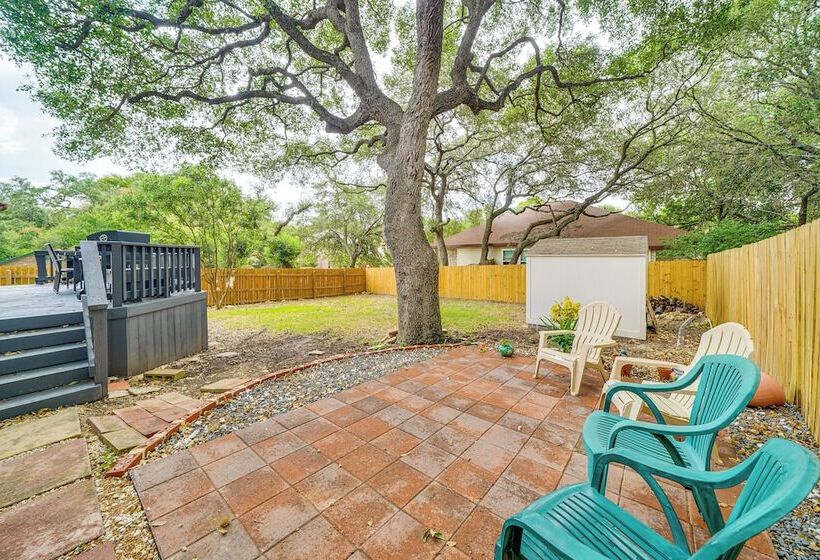 Spacious Home W/ Deck Near San Antonio Aquarium!