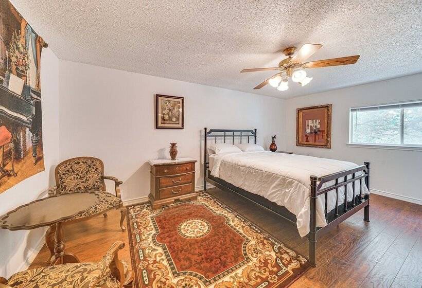 Spacious Home W/ Deck Near San Antonio Aquarium!