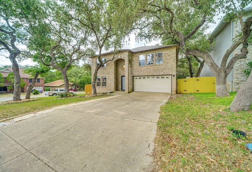 Spacious Home W/ Deck Near San Antonio Aquarium!