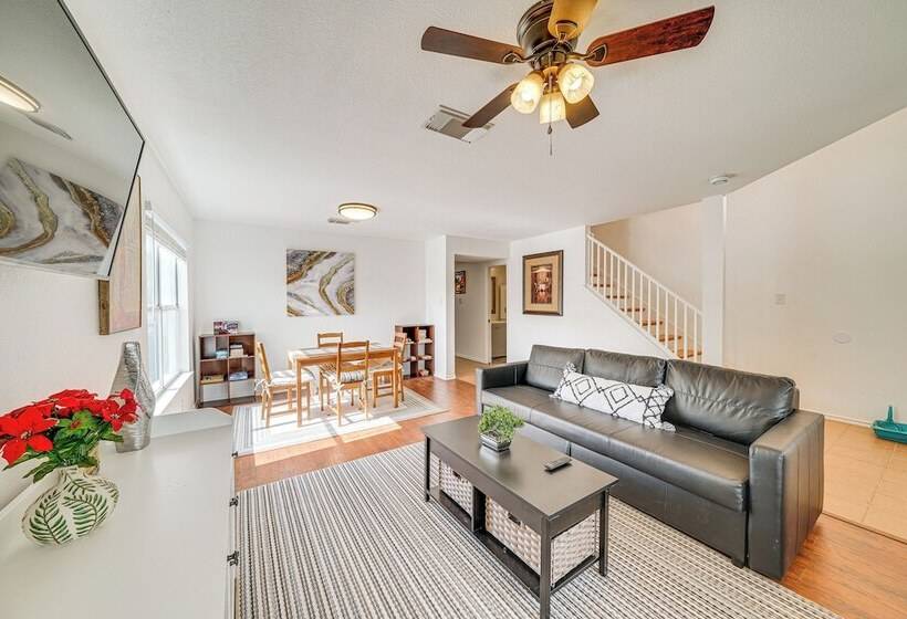 Spacious Home W/ Deck Near San Antonio Aquarium!