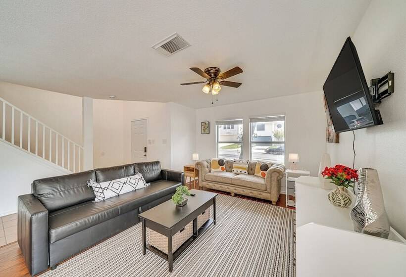 Spacious Home W/ Deck Near San Antonio Aquarium!