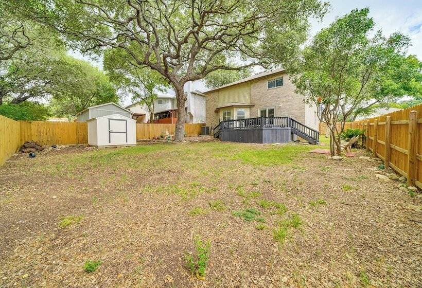 Spacious Home W/ Deck Near San Antonio Aquarium!