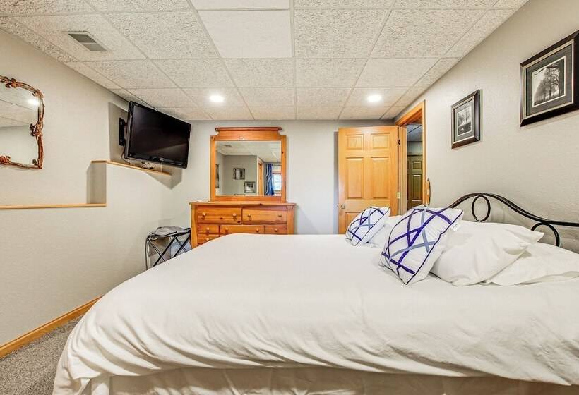 Waterfront Central Wisconsin Cabin W/ Indoor Pool!