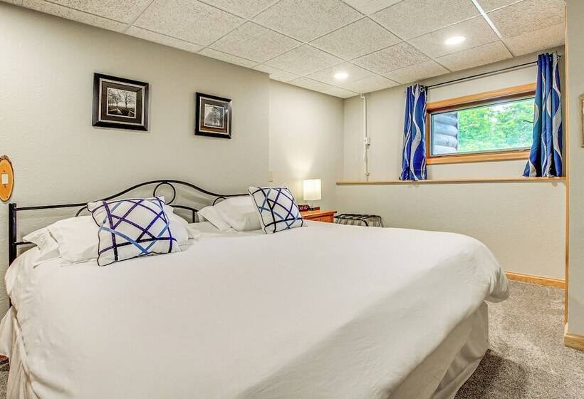 Waterfront Central Wisconsin Cabin W/ Indoor Pool!