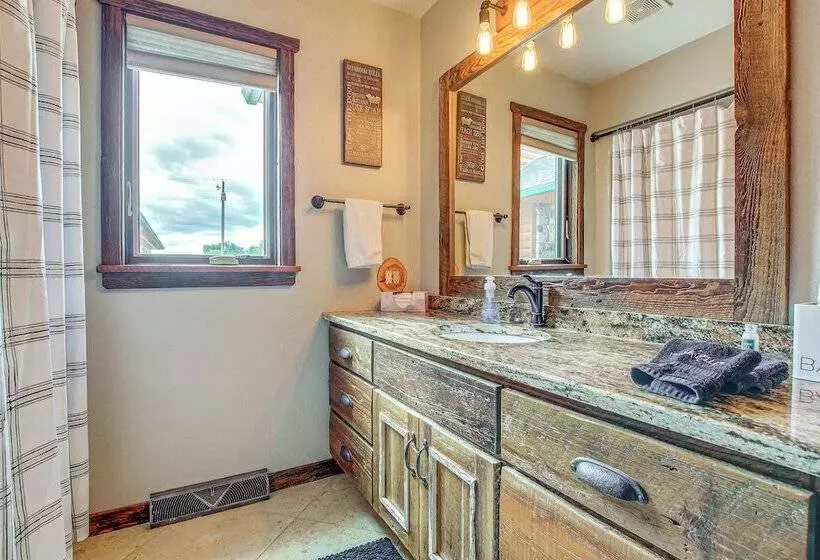 Waterfront Central Wisconsin Cabin W/ Indoor Pool!