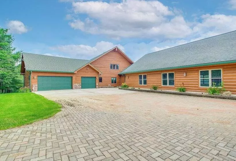 Waterfront Central Wisconsin Cabin W/ Indoor Pool!