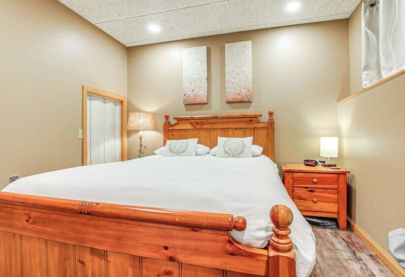 Waterfront Central Wisconsin Cabin W/ Indoor Pool!