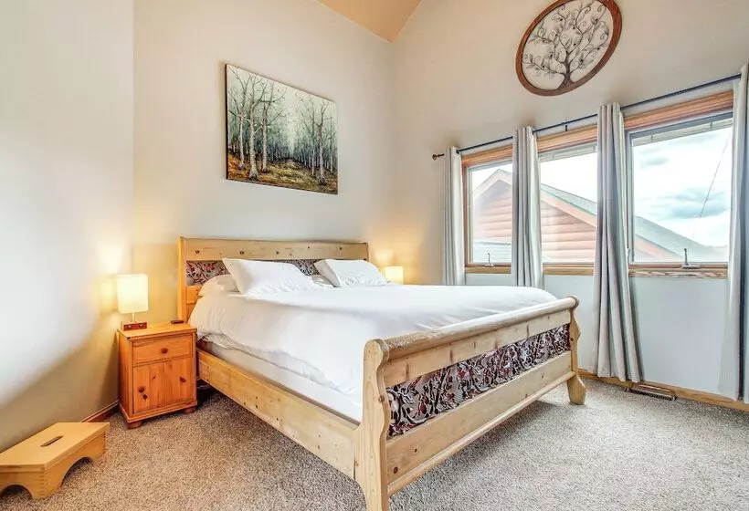 Waterfront Central Wisconsin Cabin W/ Indoor Pool!