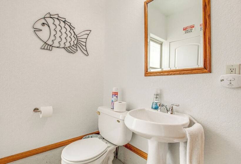 Waterfront Central Wisconsin Cabin W/ Indoor Pool!