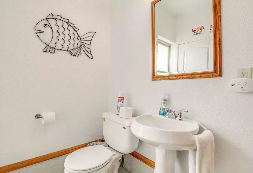 Waterfront Central Wisconsin Cabin W/ Indoor Pool!