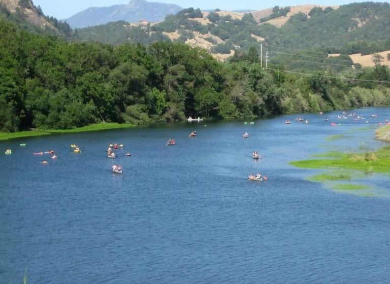 مبيت وإفطار The River Belle Inn