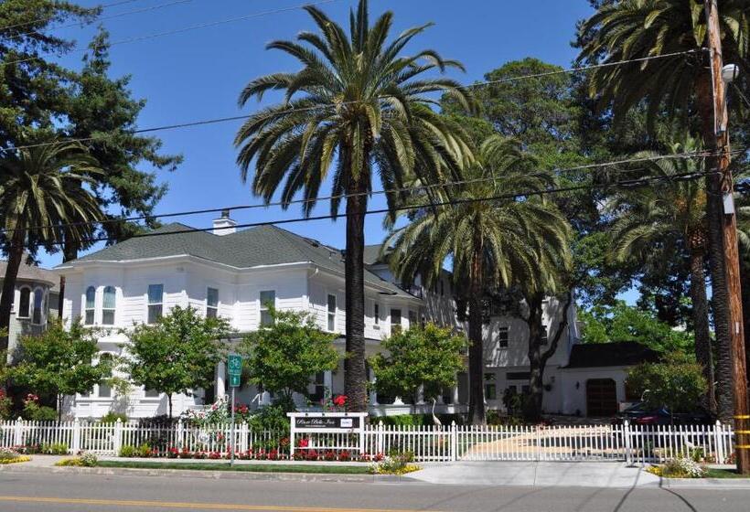 مبيت وإفطار The River Belle Inn