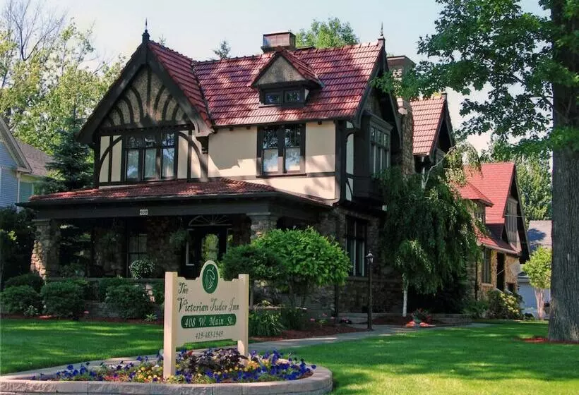 Aamiaismajoitus (B&B) The Victorian Tudor Inn