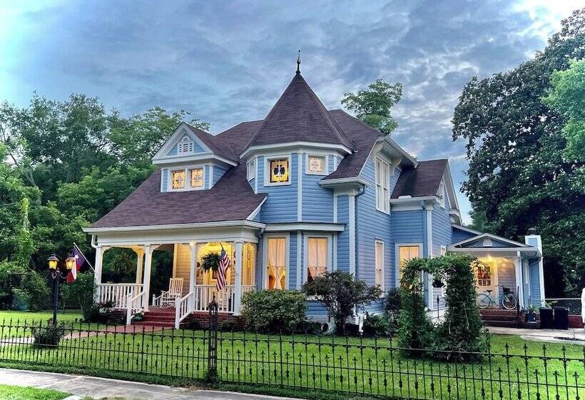 Benefield House Bed & Breakfast