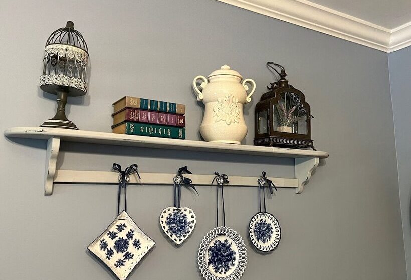 Benefield House Bed & Breakfast