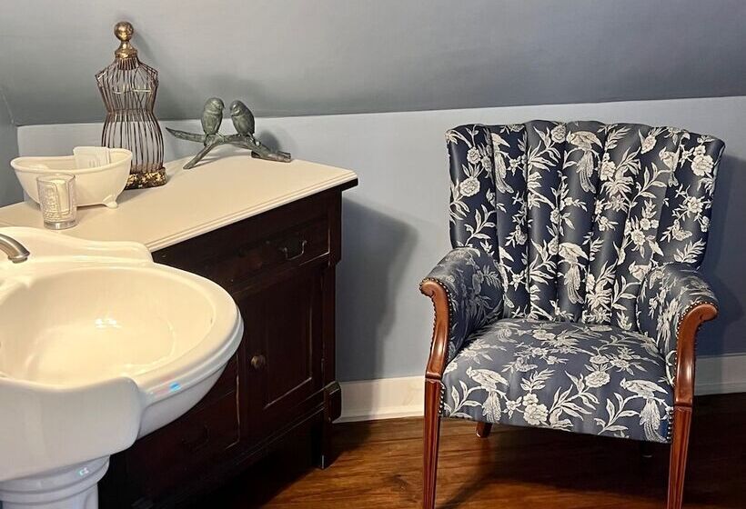 Benefield House Bed & Breakfast