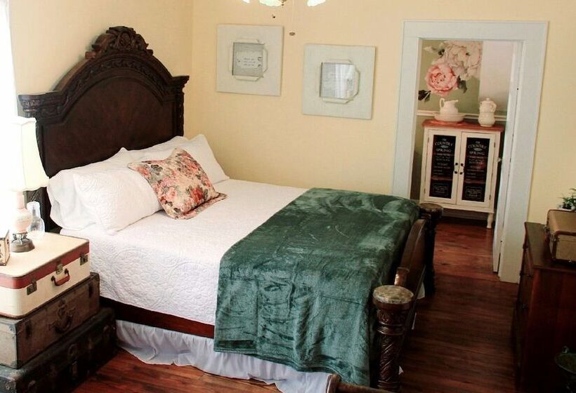 Benefield House Bed & Breakfast