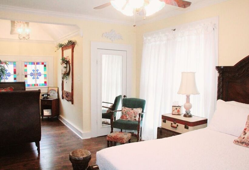 Benefield House Bed & Breakfast